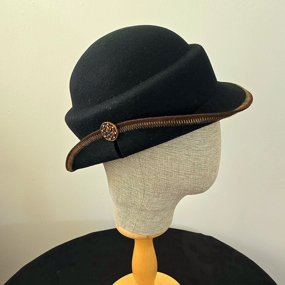 Camilla Siyah Renk Biyeli Şapka