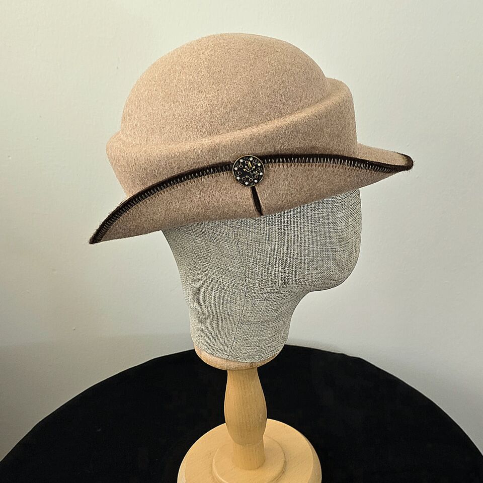 Camilla Capicino  Renk Biyeli Şapka