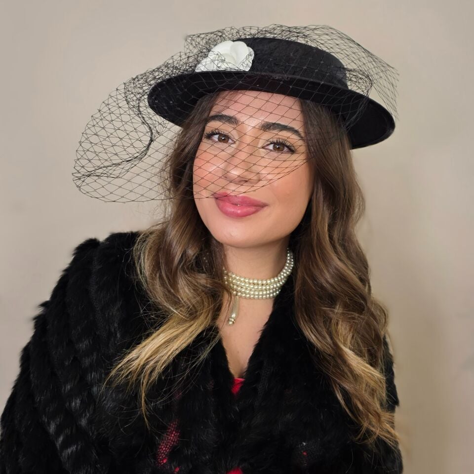 Audra Siyah Renk Vualet Şapka 30 cm