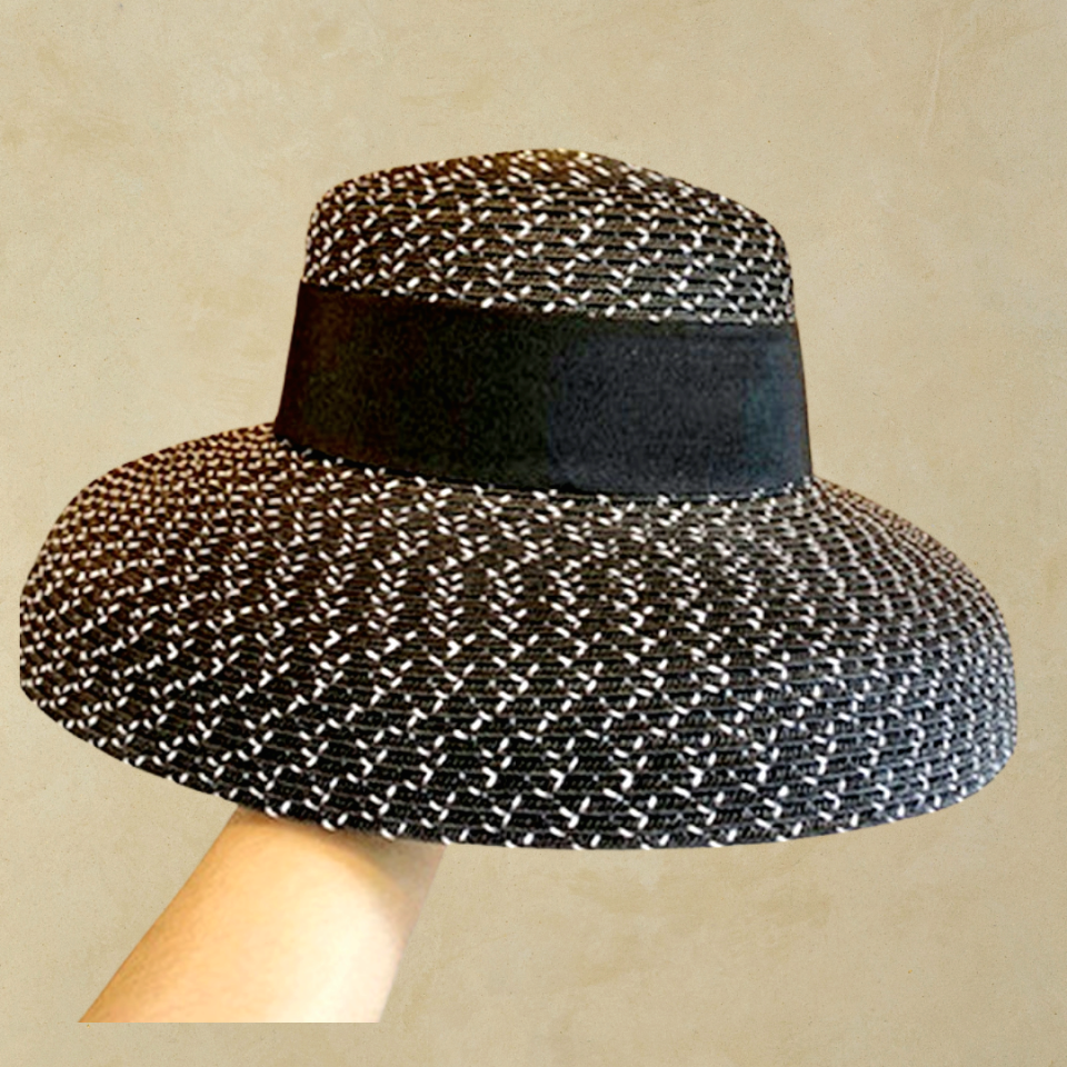 Hepburn Siyah Beyaz Şapka 38 cm