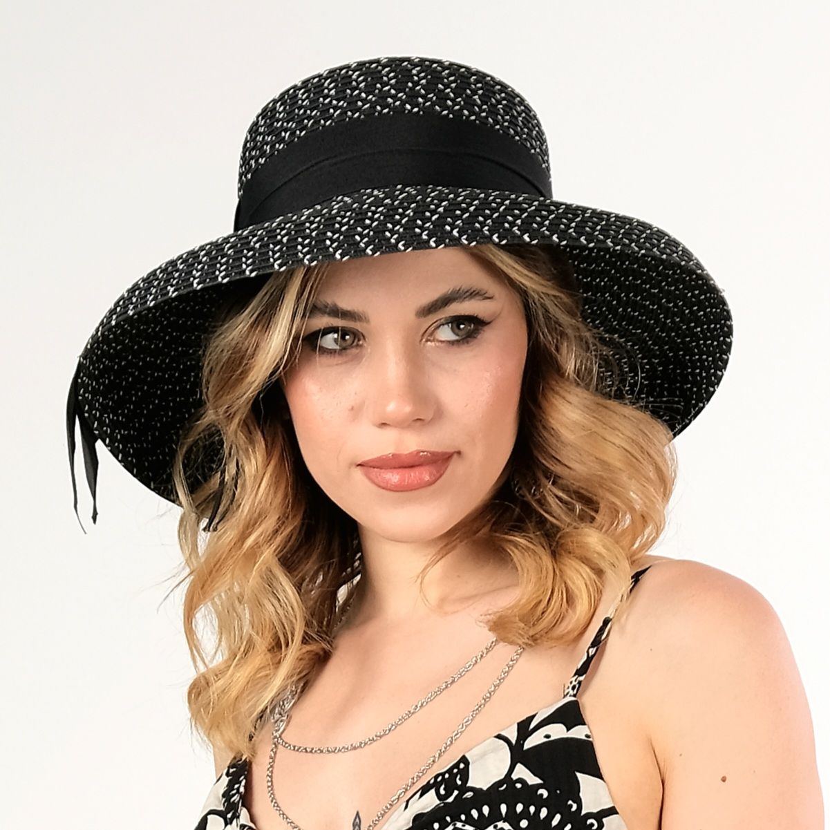 Hepburn Siyah Beyaz Şapka 38 cm
