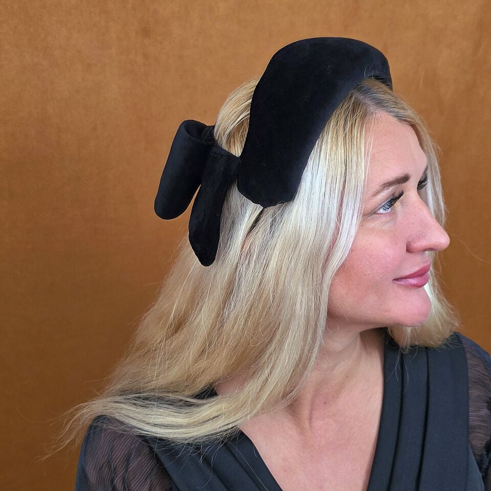 Sarah Siyah Renk Vualet Taç