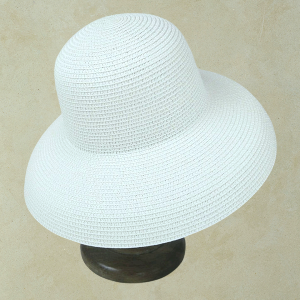 Hepburn Beyaz Renk Şapka 38 cm