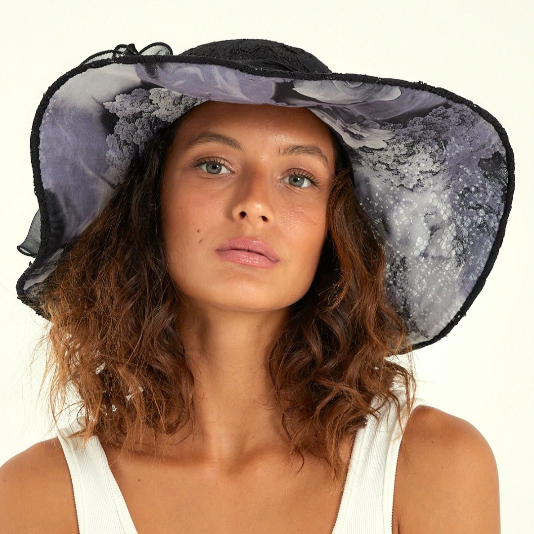 Jolie Siyah Renk Çiçek Desenli Şapka 42 cm