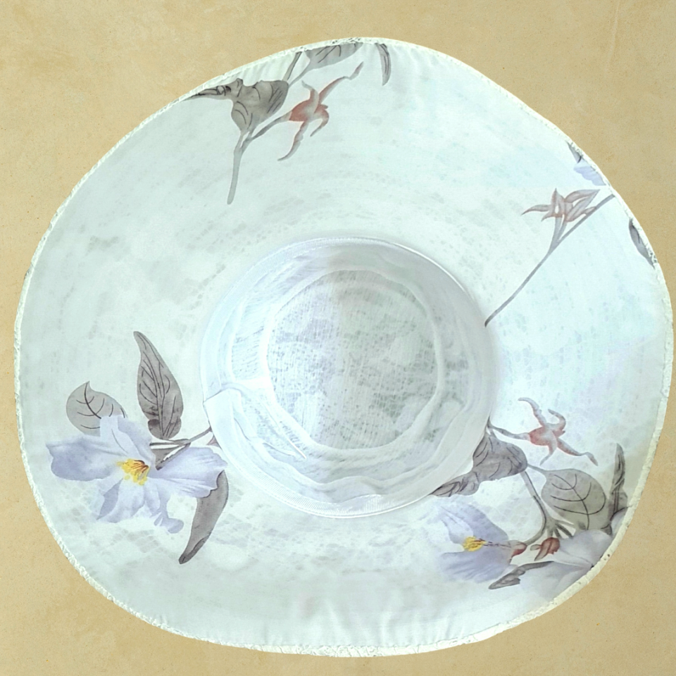 Jolie Ekru Renk Çiçek Desenli Şapka 42 cm