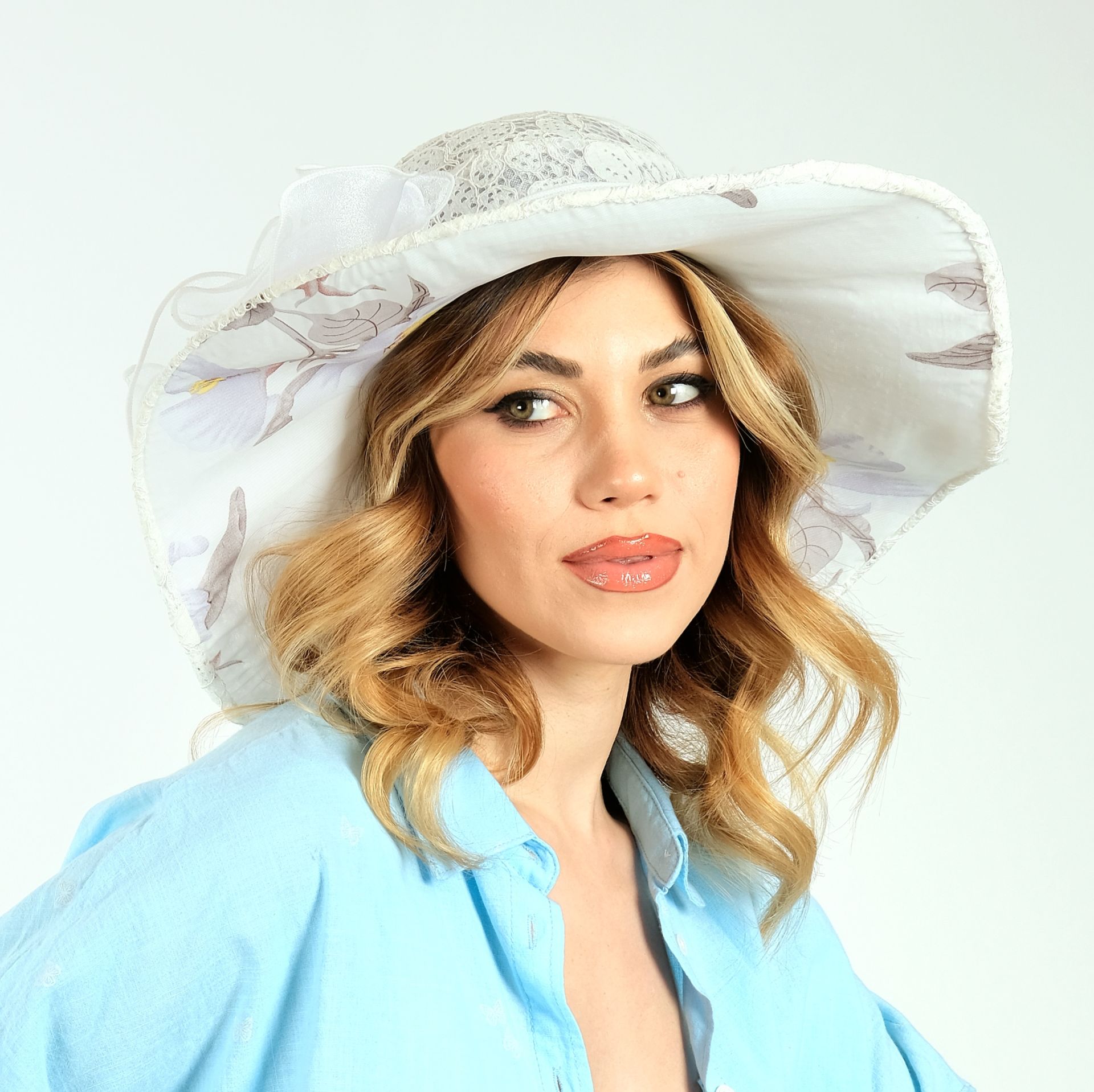 Jolie Ekru Renk Çiçek Desenli Şapka 42 cm