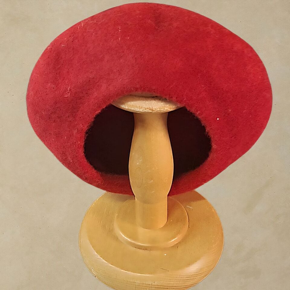 Amata Koyu Kırmızı Renk Ressam Bere Yetişkin Boy