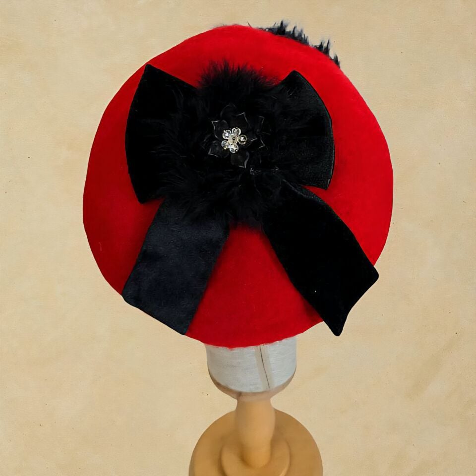 Amada Kırmızı Renk Ressam Bere Yetişkin Boy