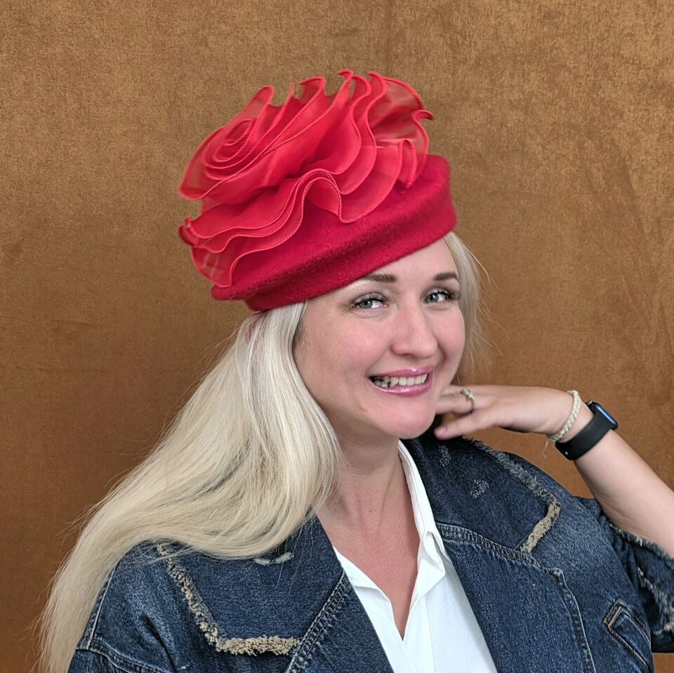 Amata Kırmızı Renk Ressam Bere Yetişkin Boy