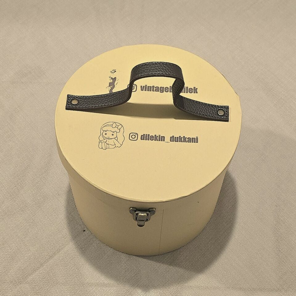 Nora Siyah Renk Mat Saten Fes  Şapka 57 cm