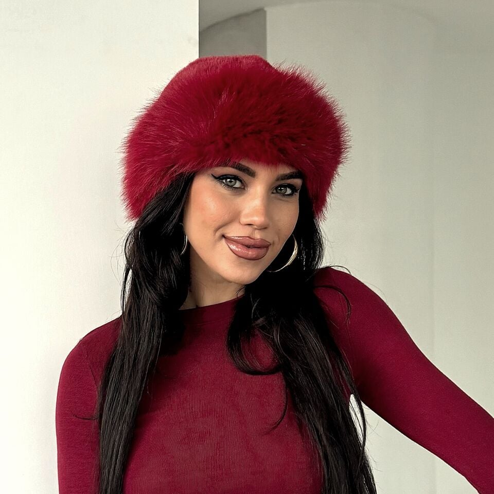 Anna Bordo Kırmızı Renk Peluş Şapka