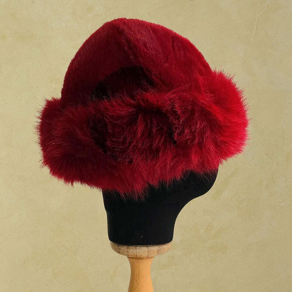 Anna Bordo Kırmızı Renk Peluş Şapka