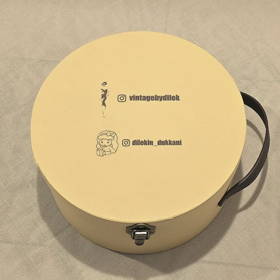 Anna Siyah Renk Peluş Şapka