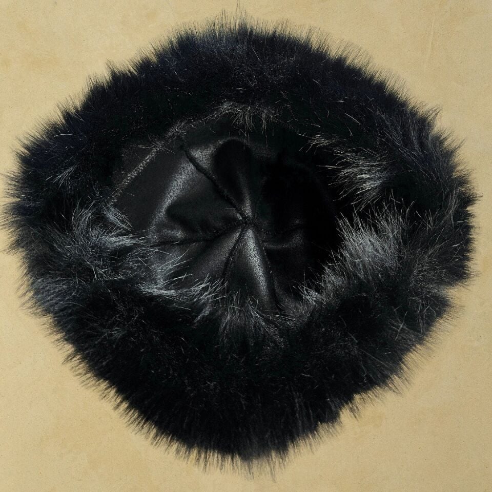 Anna Siyah Renk Peluş Şapka