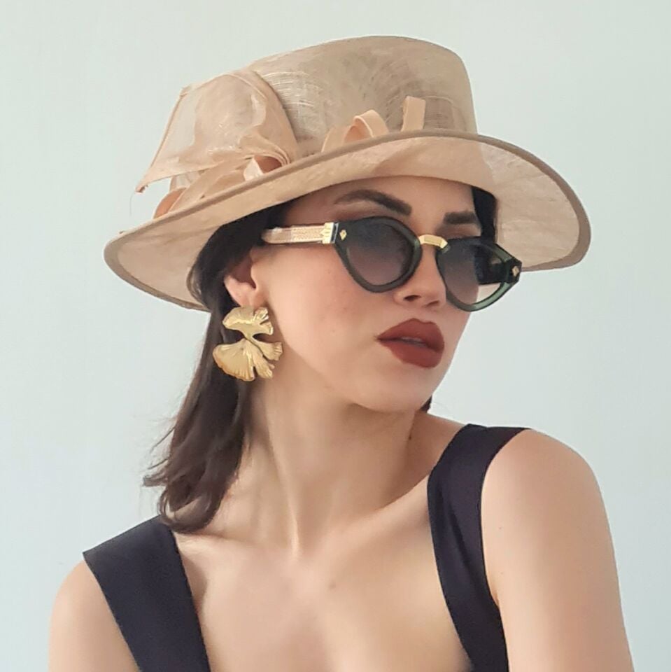 Mais Bej Renk Elegan Şapka 33 cm Özel Şapka Kutulu