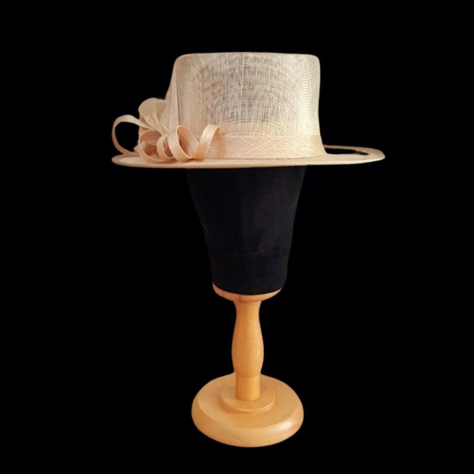 Mais Bej Renk Elegan  Şapka 33 cm - Özel Kutulu