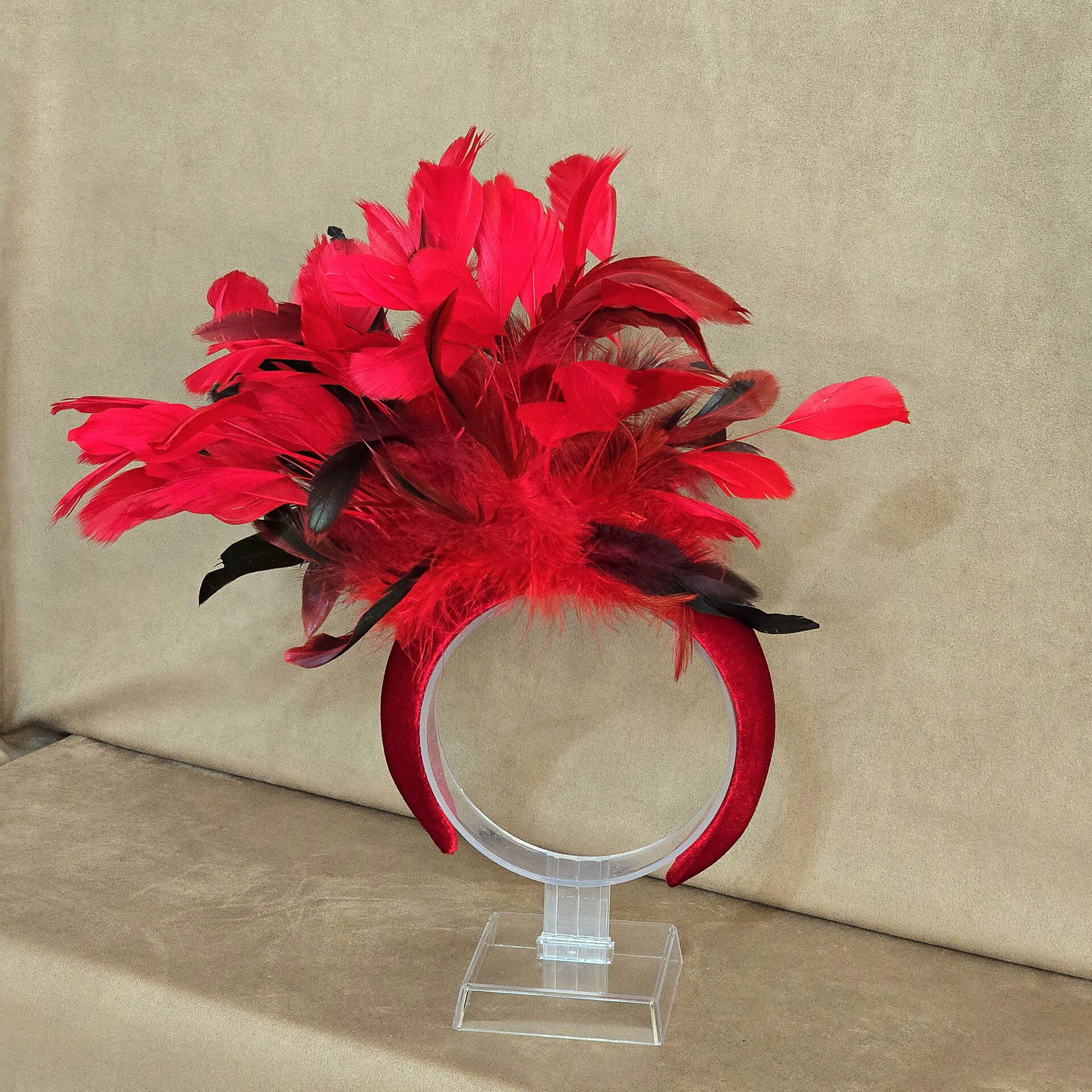 Kırmızı Renk Taç