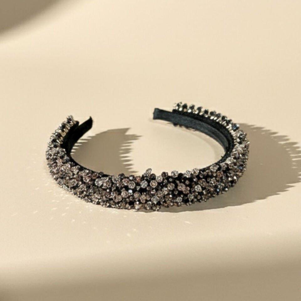 Mila Siyah Şeffaf Taşlı Taç