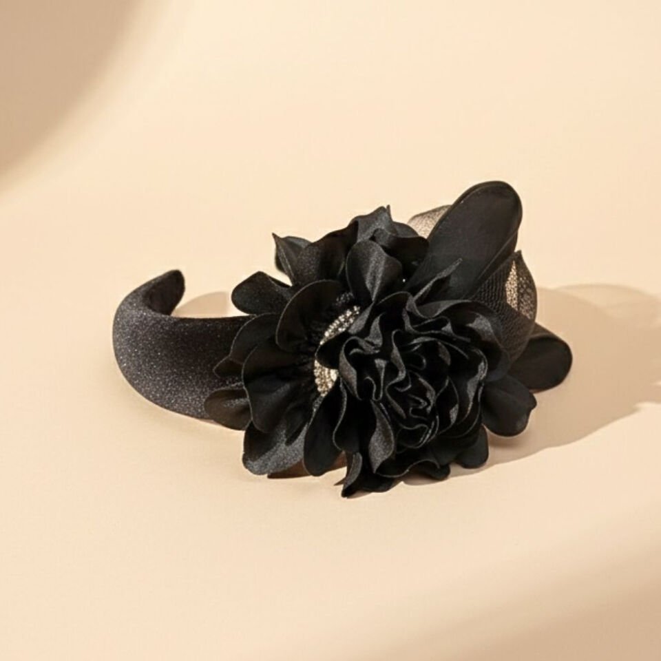 Amanda Siyah Renk Taç