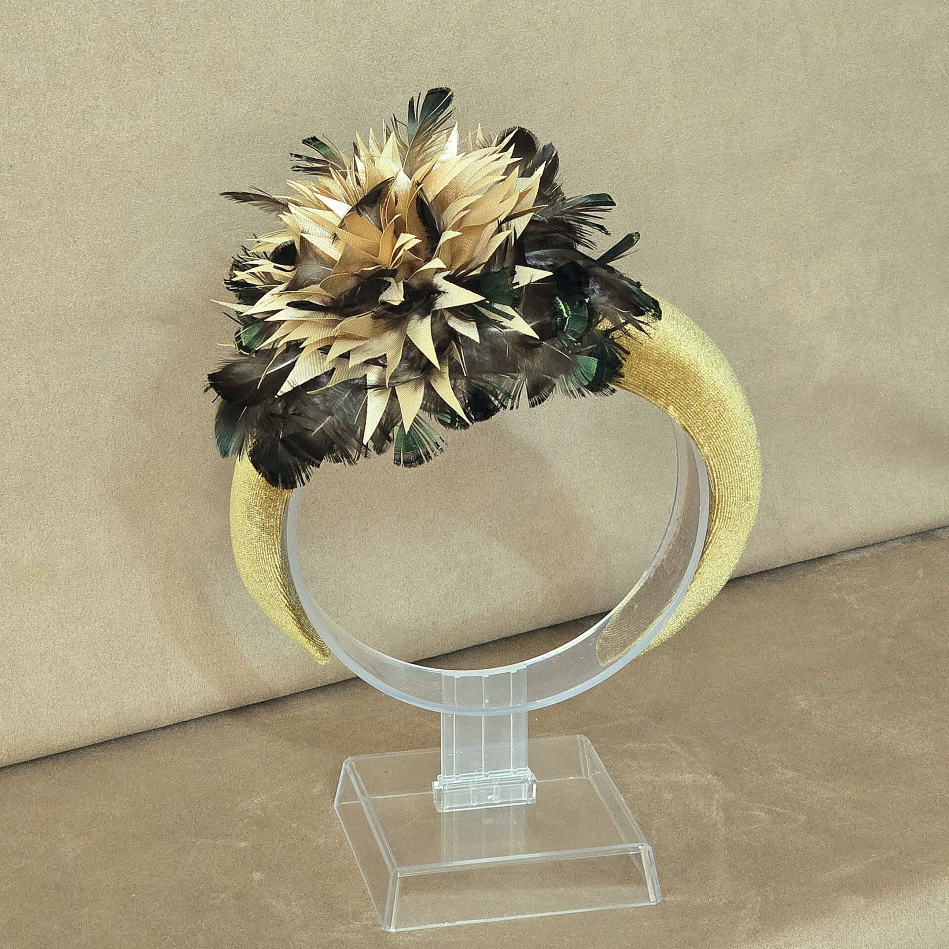 Amanda Yeşil tasarım taç