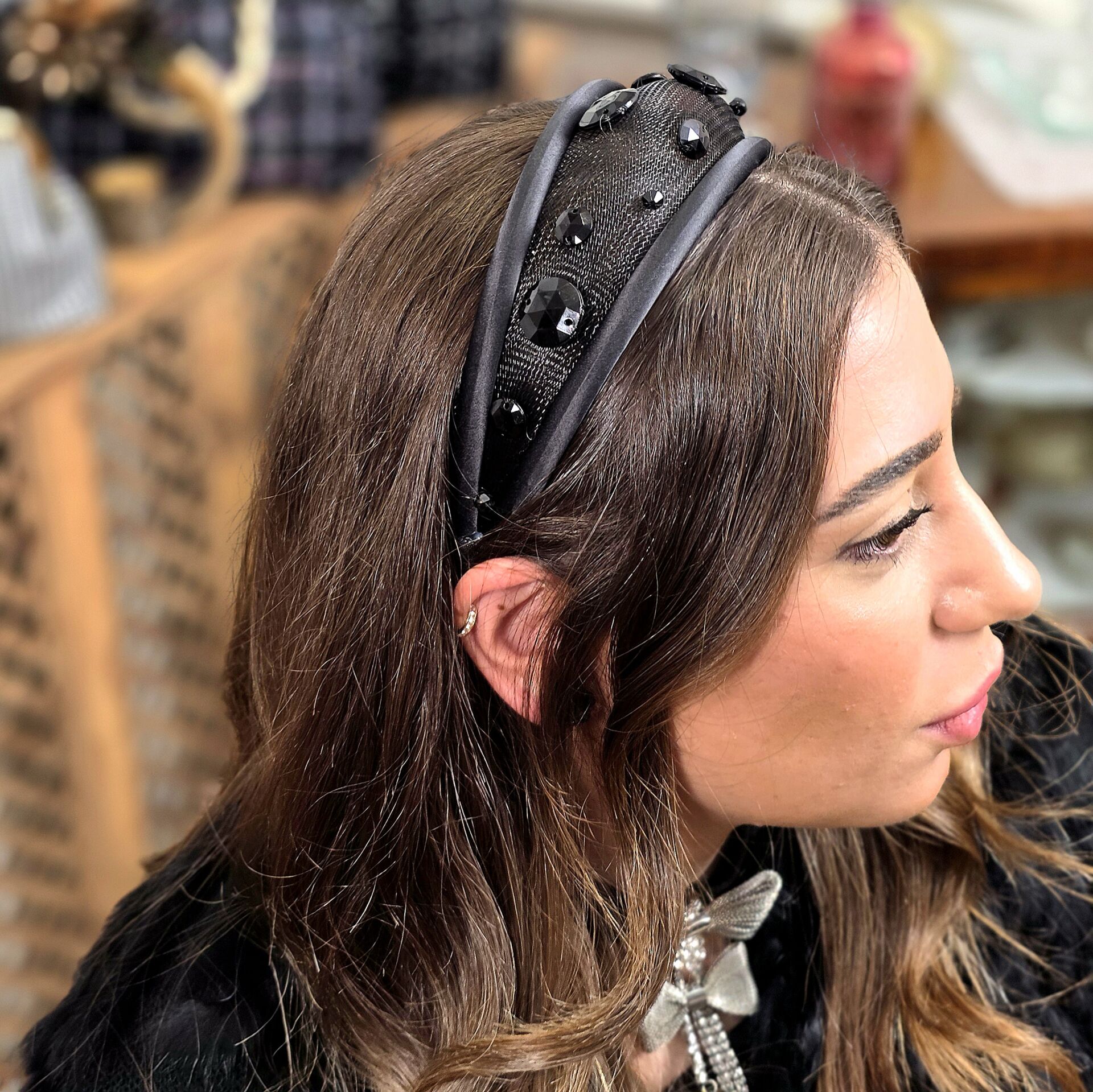 Mila Siyah Renk Taç