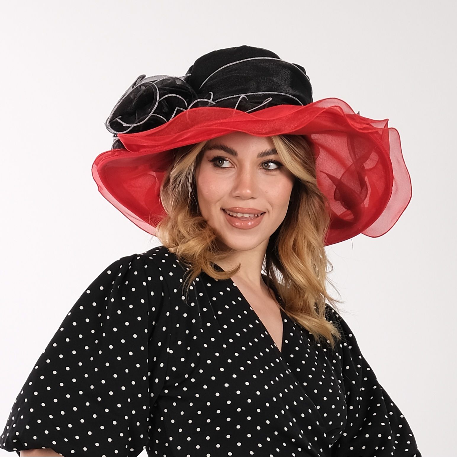 Valerie Kırmızı Siyah Renk  Şapka 42 cm