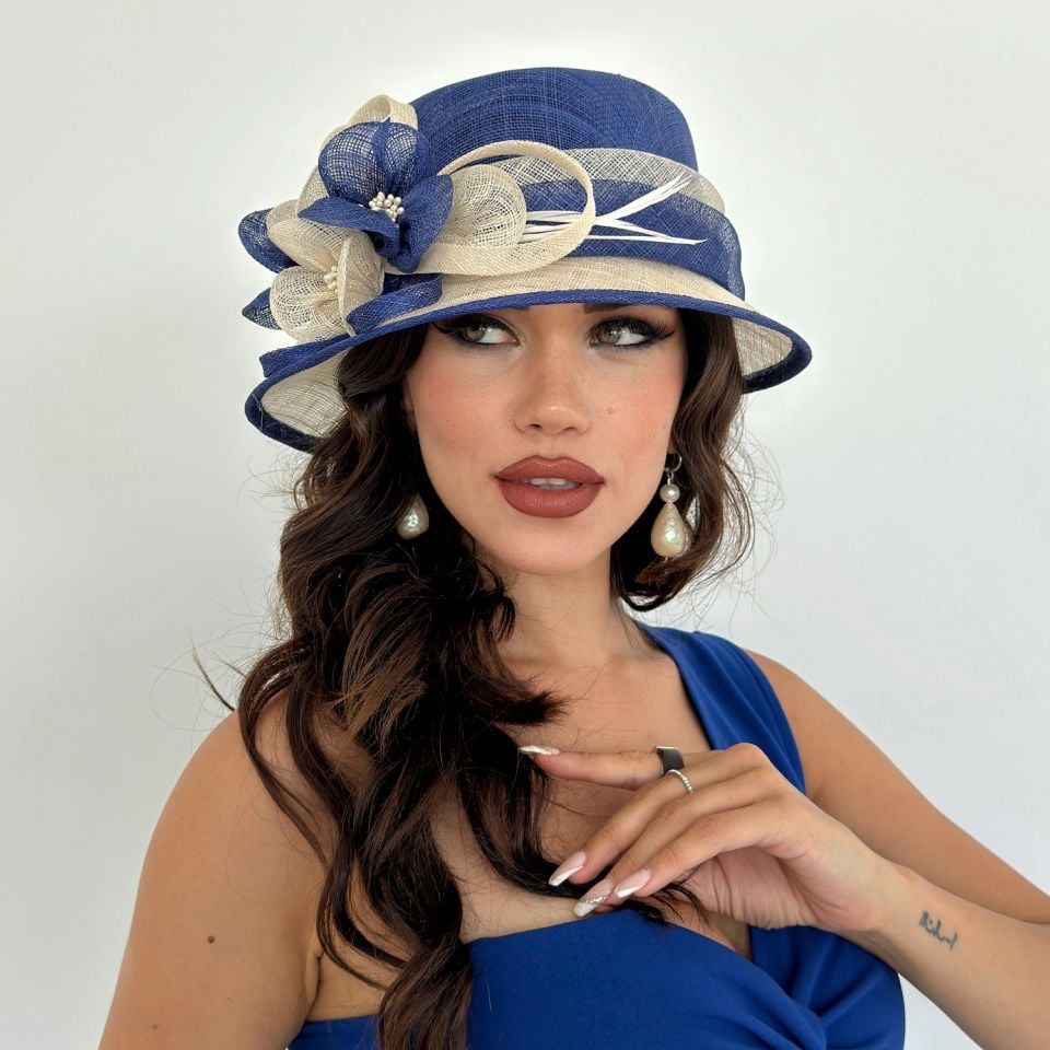 Raina Saks Mavi Beyaz Renk Elegan Şapka 30 cm  - Özel Kutulu