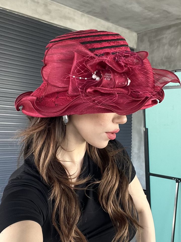 Meghan Koyu Kırmızı Renk Alternatifli Şapka 30 cm Özel Şapka Kutulu