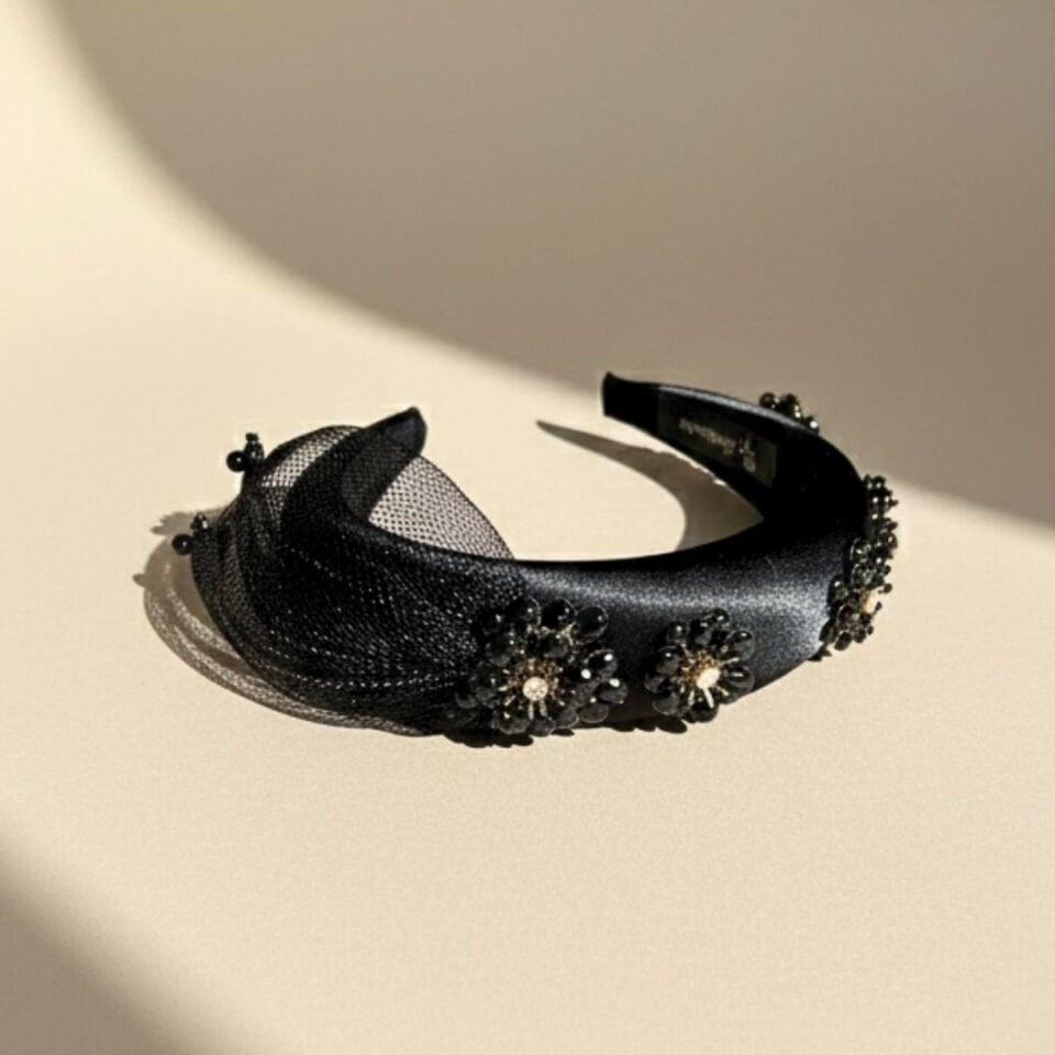 Mila Siyah Saten Taç