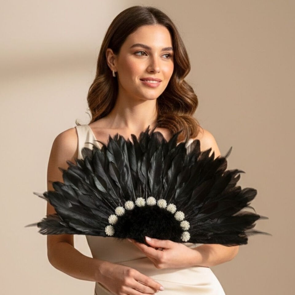 Victoria Siyah Otriş ve İnci Yelpaze