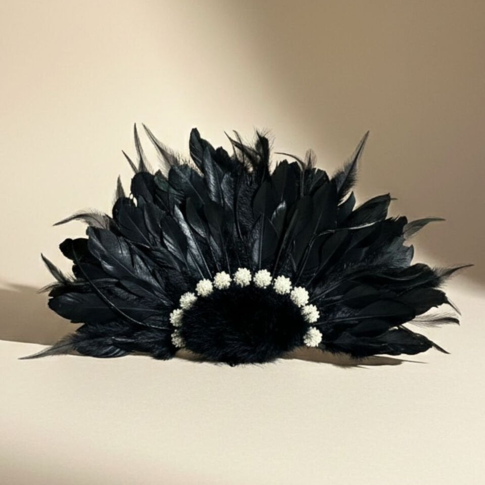 Victoria Siyah Otriş ve İnci Yelpaze