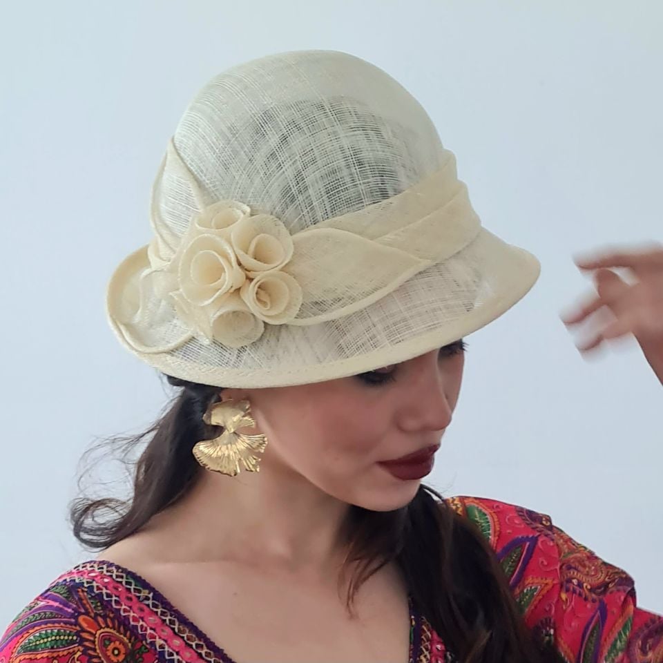 Artus Krem Renk Elegan  Şapka 28 cm  Özel Şapka Kutulu