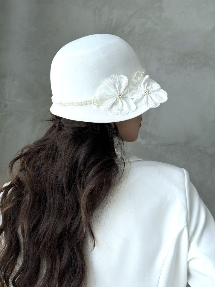 Esther Beyaz Renk Elegan Şapka 28 cm  Özel Şapka Kutulu