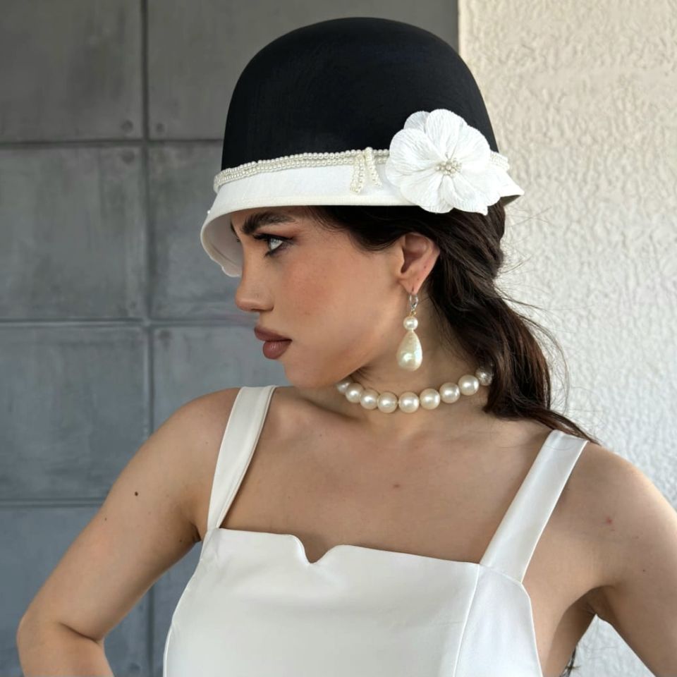 Esther Siyah Beyaz Renk Elegan  Şapka 28 cm Özel Şapka Kutulu