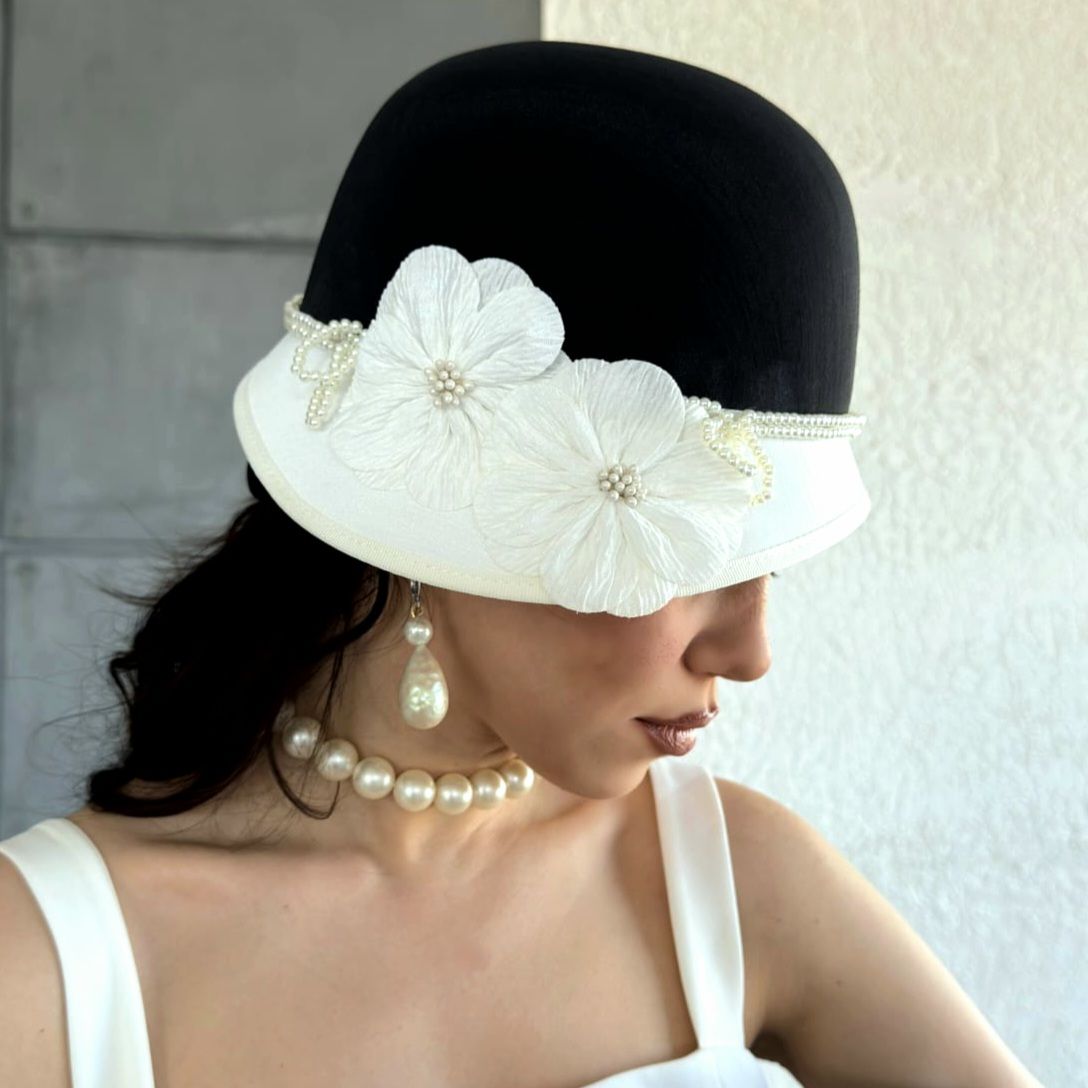 Esther Siyah Beyaz Renk Elegan  Şapka 28 cm Özel Şapka Kutulu