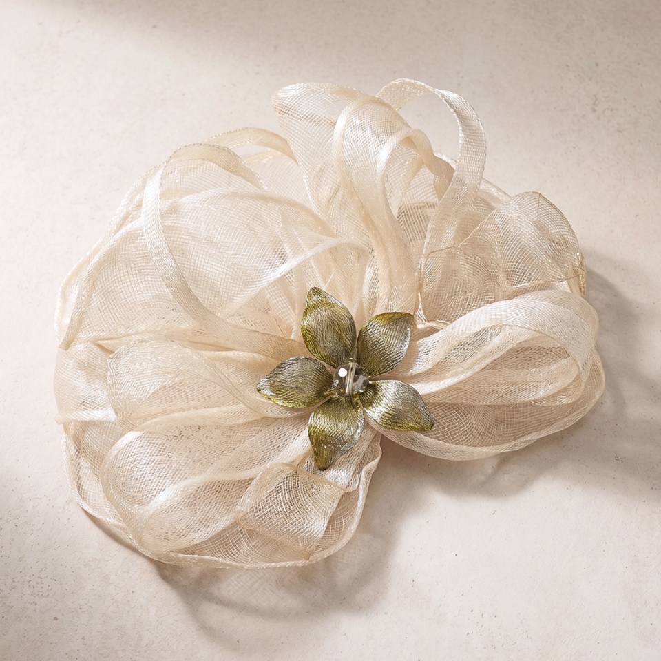 Hanna Ekru Telkari Çiçekli Vualet Özel Şapka Kutulu