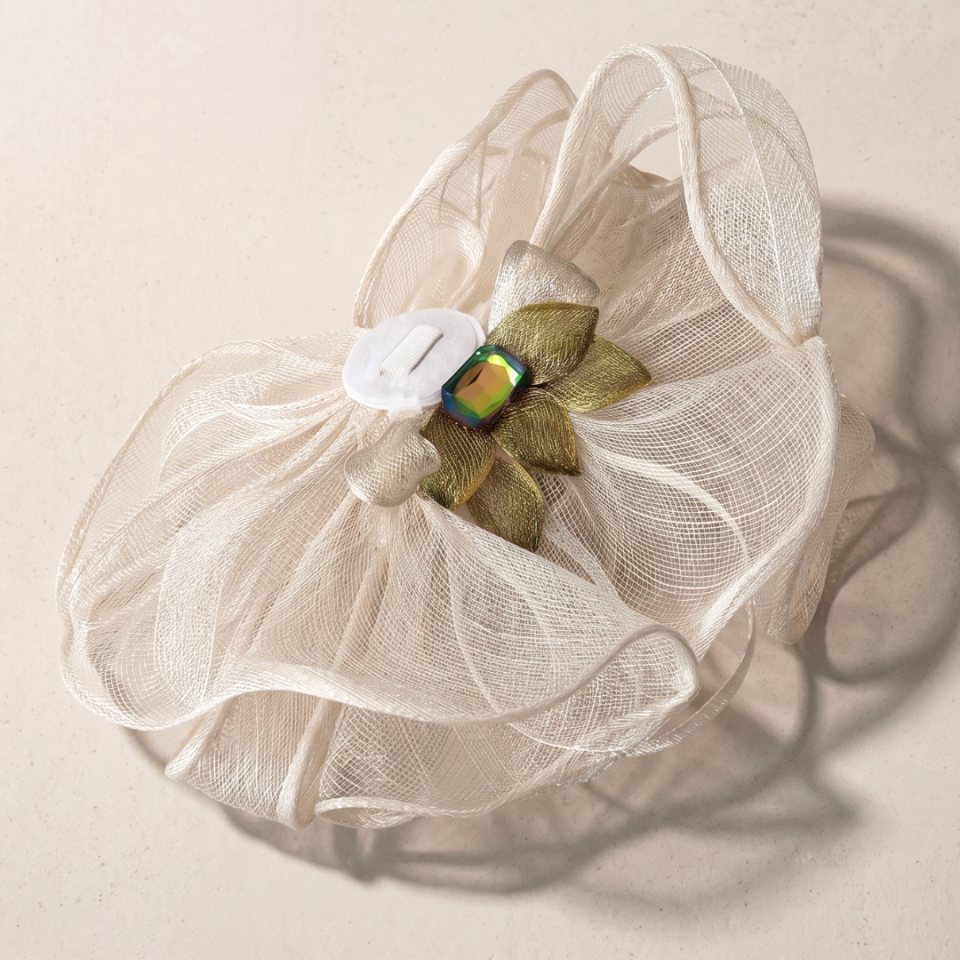 Hanna Ekru Telkari Çiçekli Vualet Özel Şapka Kutulu