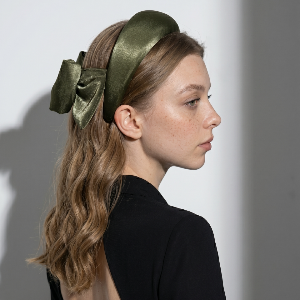 Sarah Haki Yeşil Saten Vualet Taç