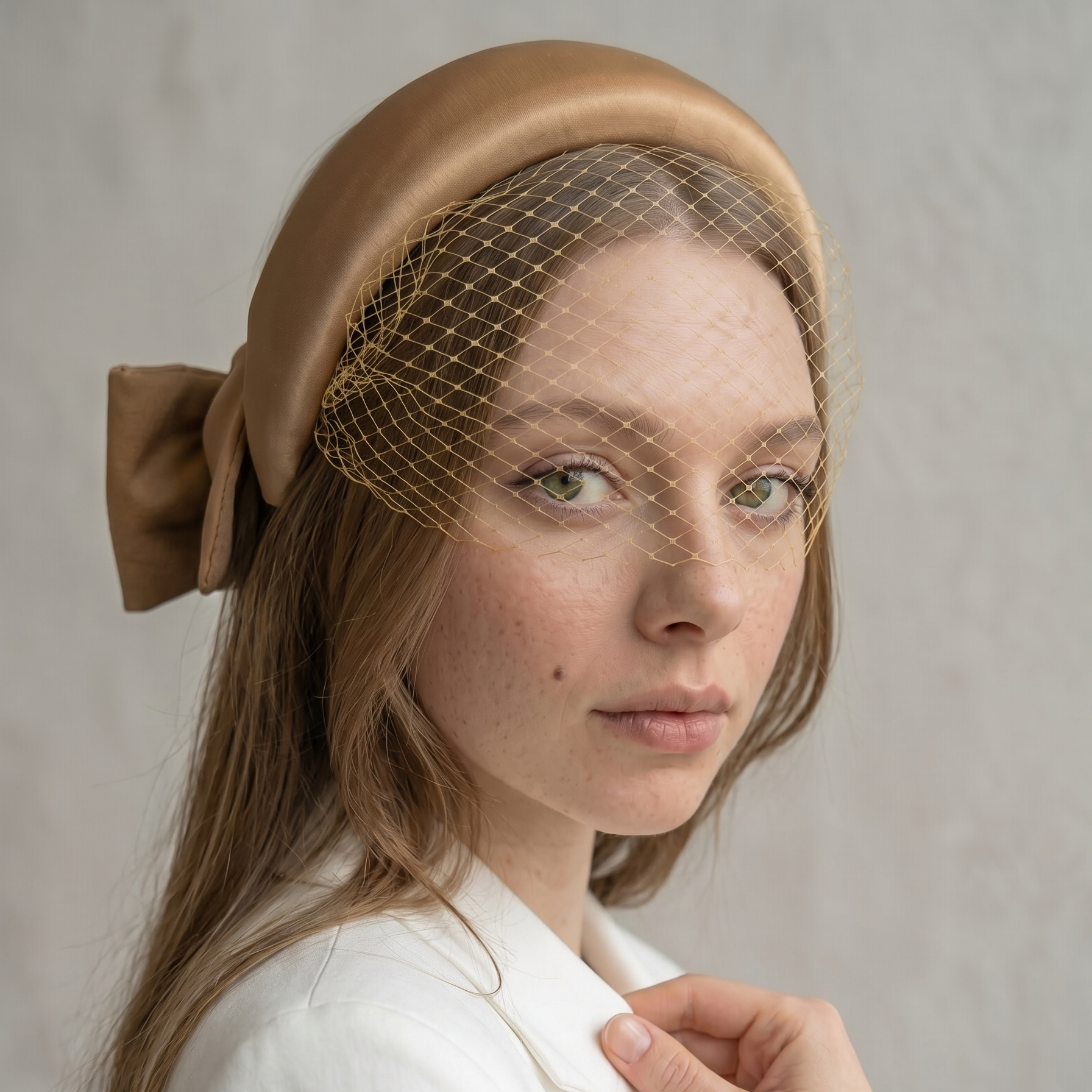 Sarah Gold Saten Vualet Taç