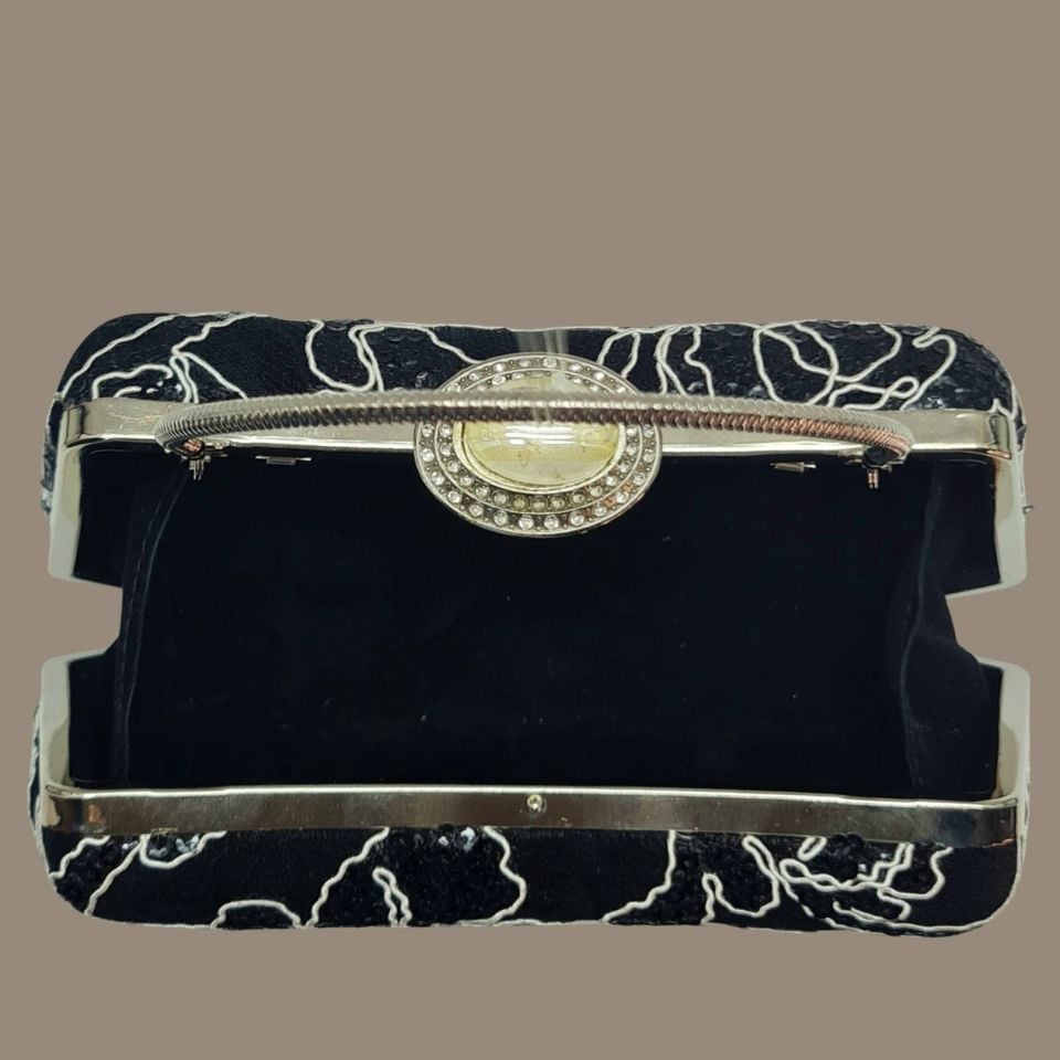 Kutu Model Siyah Beyaz Renk Dantel Tasarım  Çanta