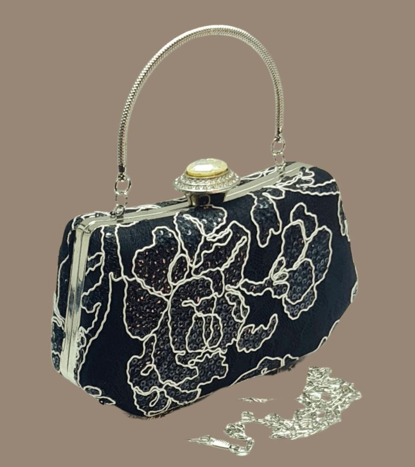 Kutu Model Siyah Beyaz Renk Dantel Tasarım  Çanta