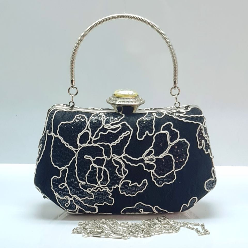 Kutu Model Siyah Beyaz Renk Dantel Tasarım  Çanta