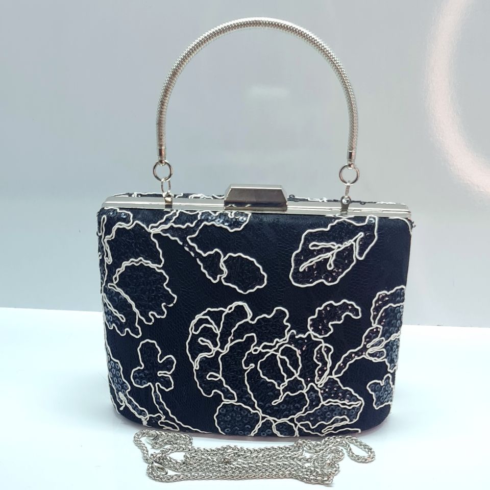 Kutu Model Siyah Beyaz Renk Dantel Tasarım  Çanta