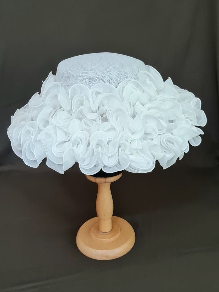 Ember Beyaz Renk Şapka 45 cm