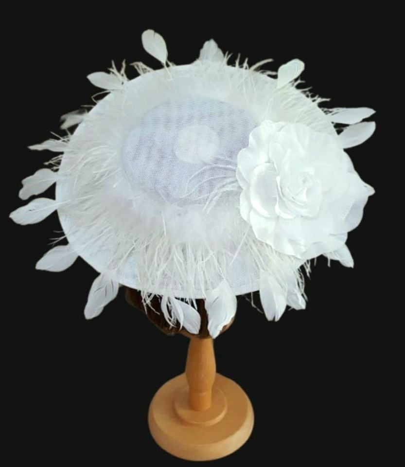 Lori Beyaz Renk Vualet Şapka 35 cm