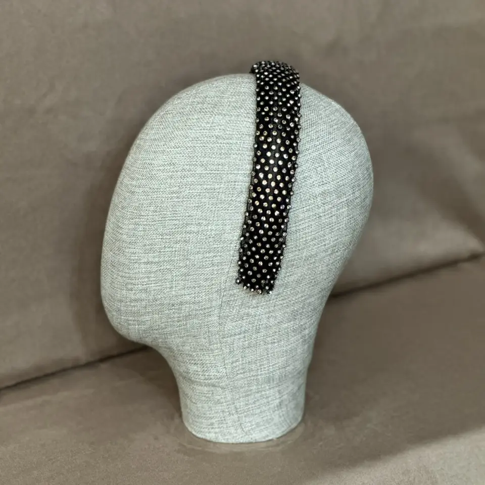 Siyah Taç Bakır Renk Taş Aksesuarlı