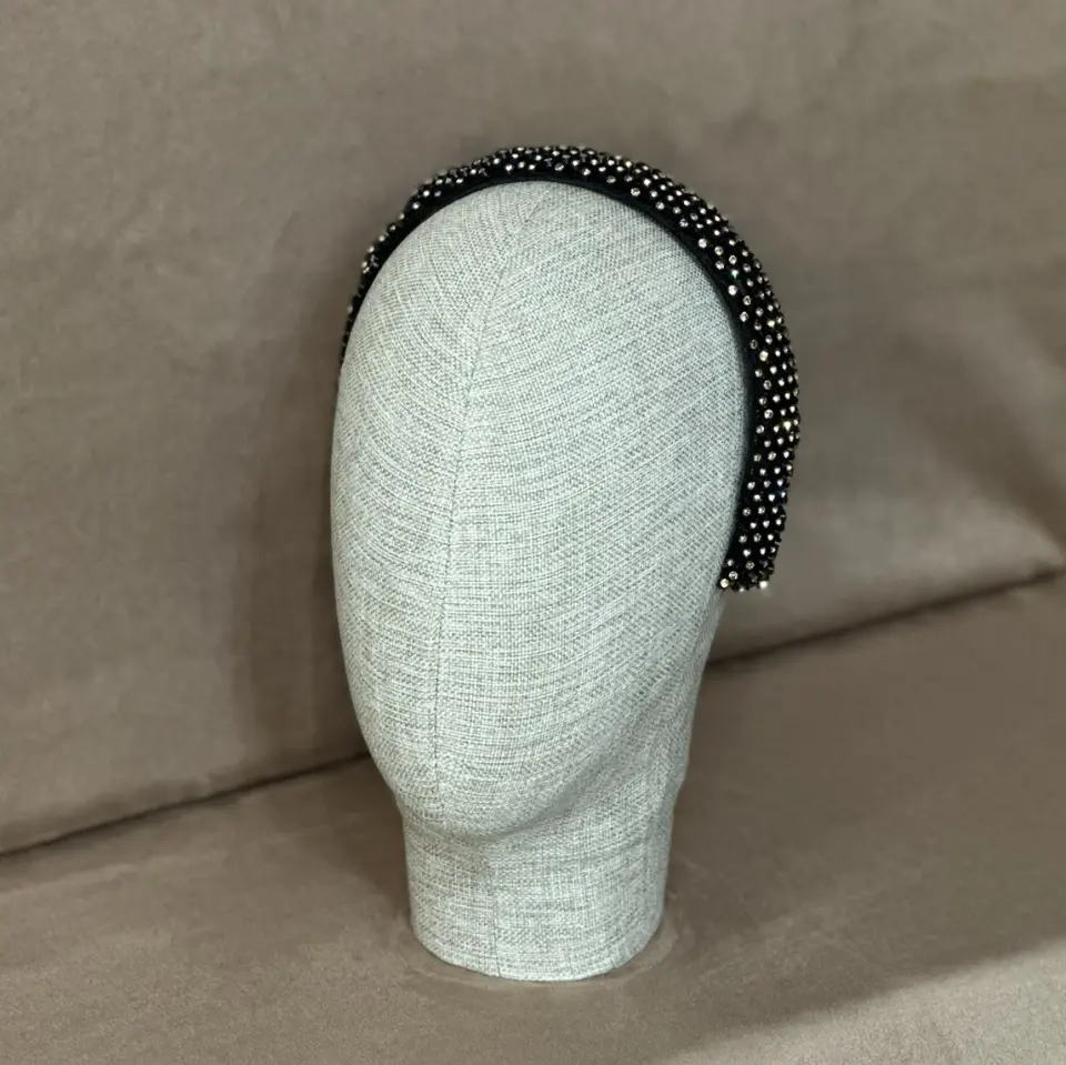 Siyah Taç Bakır Renk Taş Aksesuarlı