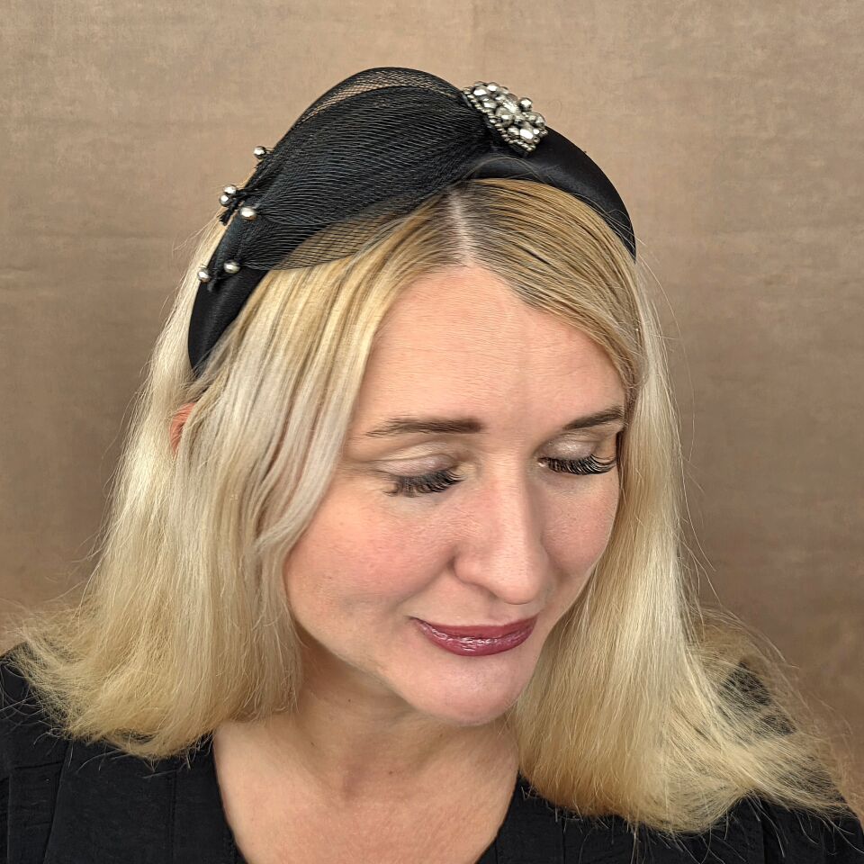 Mila Siyah Renk Taç Gümüş  Renk  Aksesuarlı