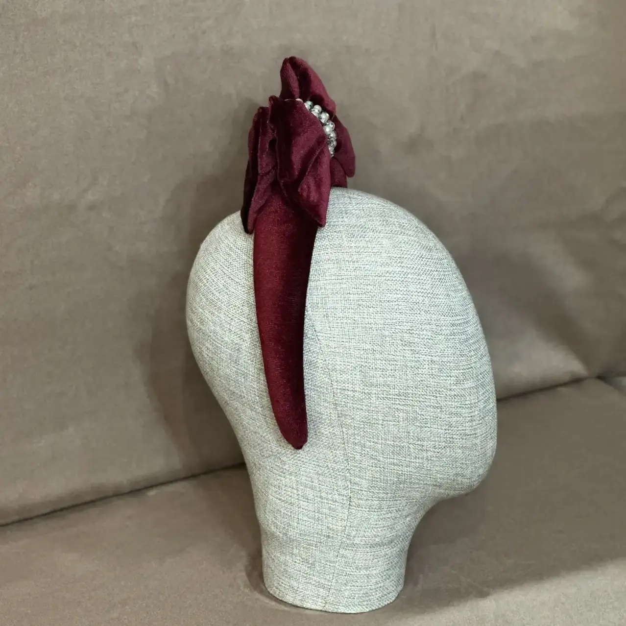 Mila Bordo Renk Kadife  Taç