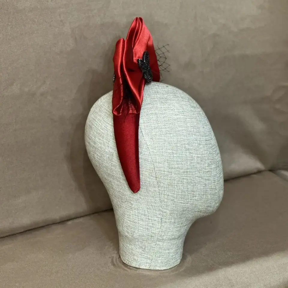 Mila Kırmızı Renk  Saten  Taç